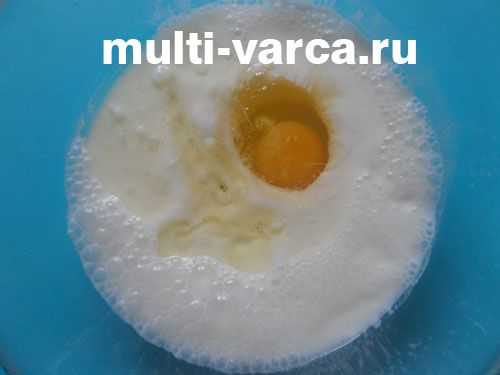 Повітряні коржі на кефірі в мультиварці