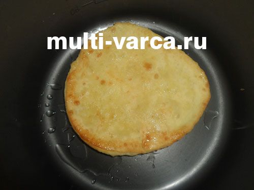 Повітряні коржі на кефірі в мультиварці