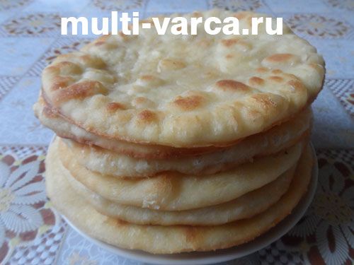 Повітряні коржі на кефірі в мультиварці
