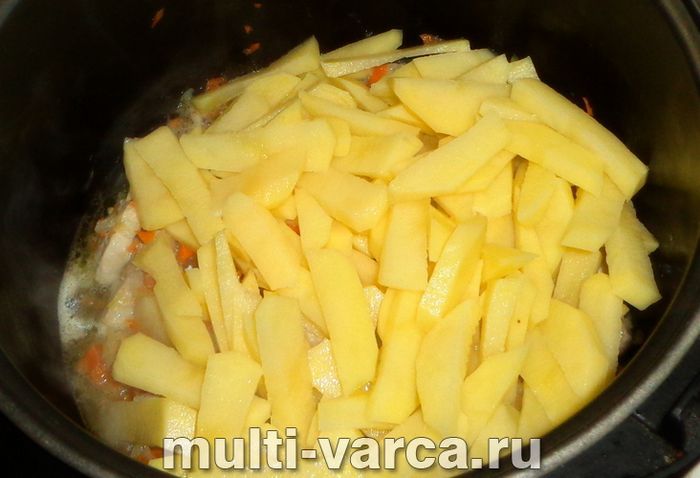 Щавлевий суп із куркою в мультиварці