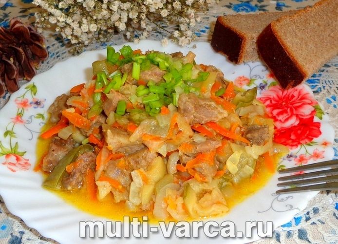 Свинина з кабачками в мультиварці