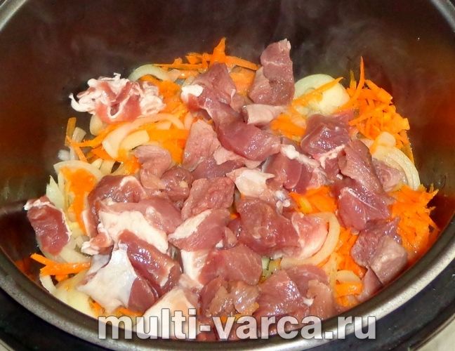 Свинина з кабачками в мультиварці