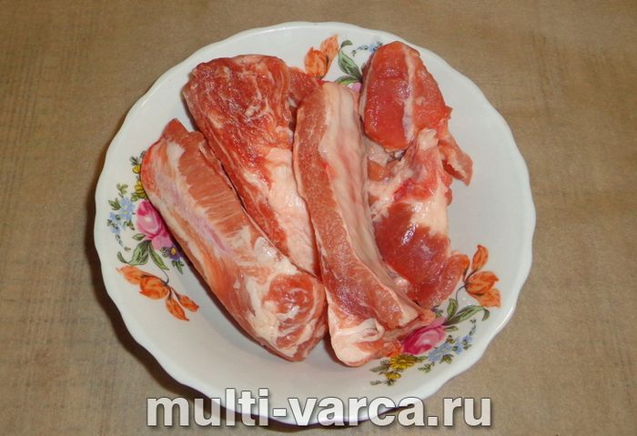Свинячі реберця з овочами в мультиварці