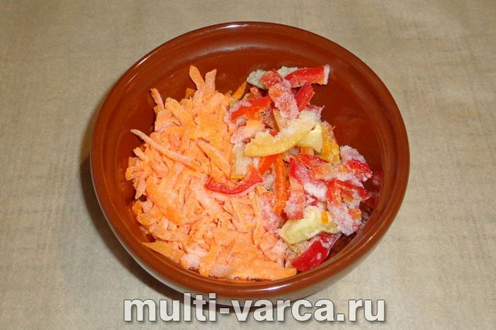 Свинячі реберця з овочами в мультиварці