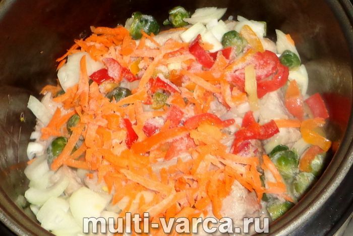 Свинячі реберця з овочами в мультиварці
