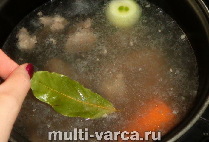 Свинячий бульйон у мультиварці