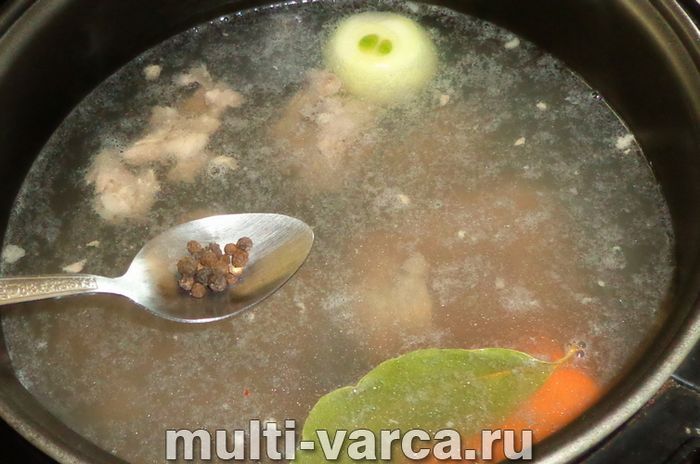 Свинячий бульйон у мультиварці