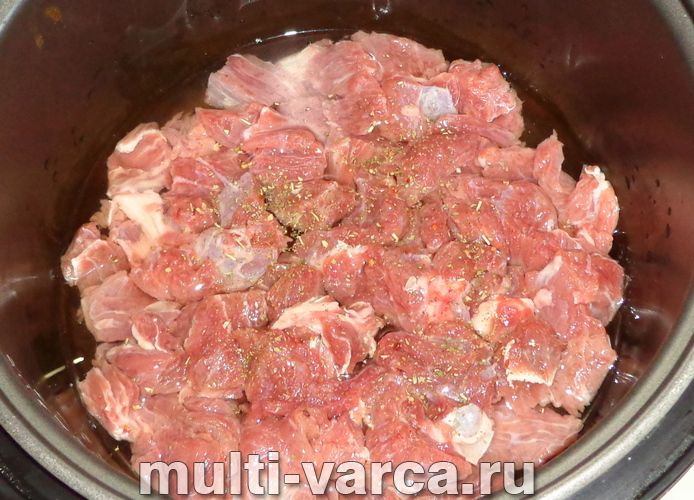 Телятина з овочами в мультиварці