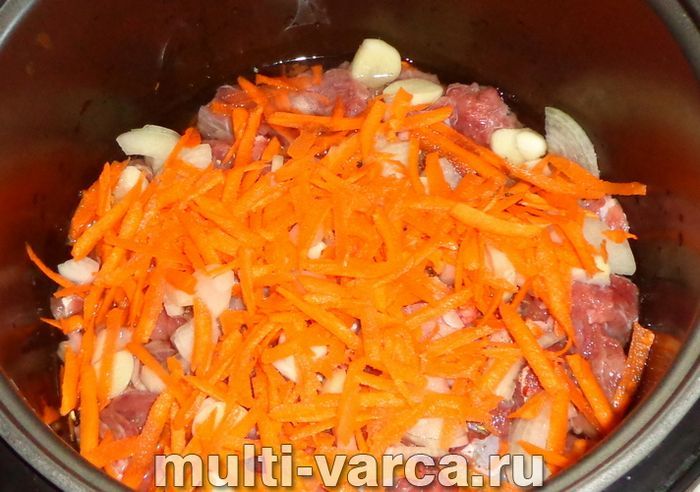 Телятина з овочами в мультиварці