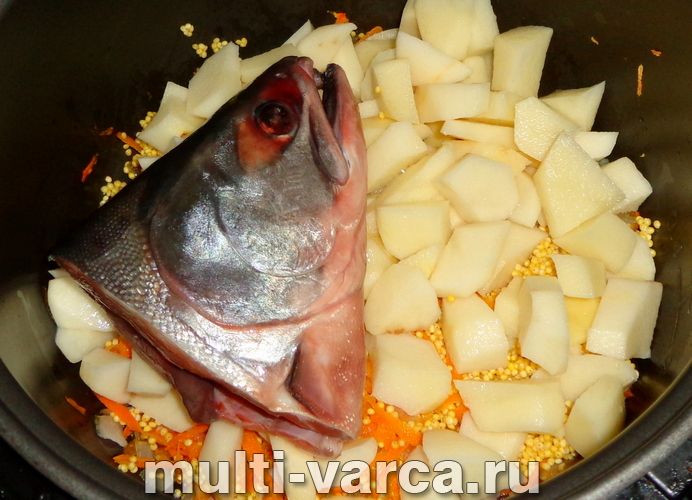 Вуха з голови горбуші в мультиварці
