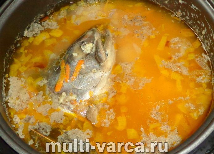 Вуха з голови горбуші в мультиварці