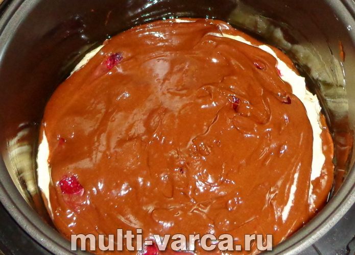 Брауні з сиром і вишнею в мультиварці