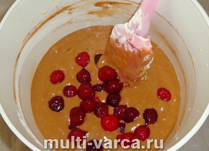 Брауні з вишнею в мультиварці
