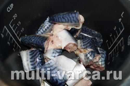 Дієтична скумбрія з цибулею