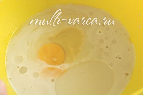 Дріжджові оладки з начинкою з м'ясного фаршу в мультиварці