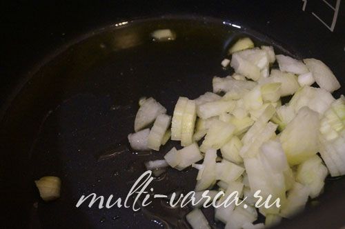 Дріжджові оладки з начинкою з м'ясного фаршу в мультиварці