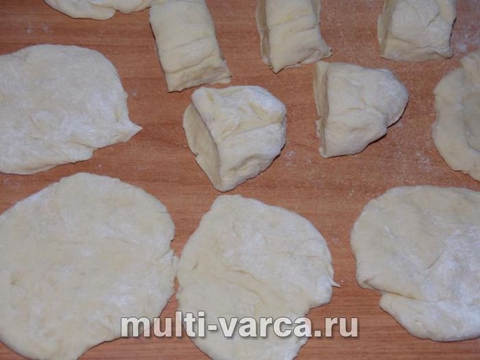 Дріжджові трубочки з капустою