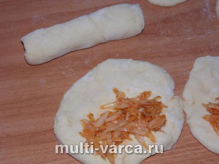 Дріжджові трубочки з капустою