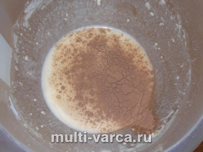 Двоколірні шоколадні млинцеві рулетики з шоколаду