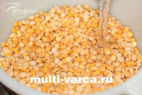Гороховий суп із м'ясом у мультиварці
