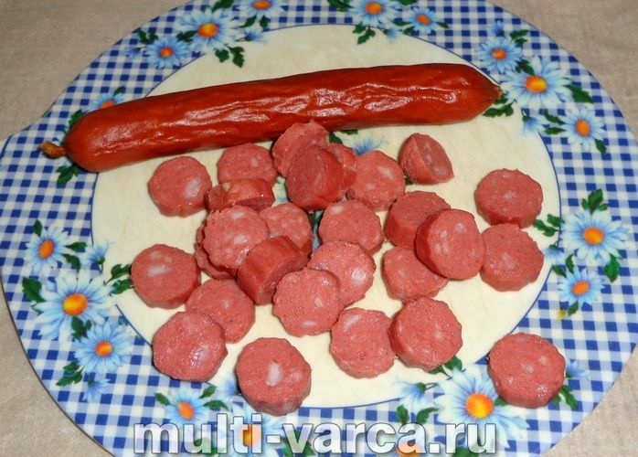 Гороховий суп із мисливськими ковбасками в мультиварці