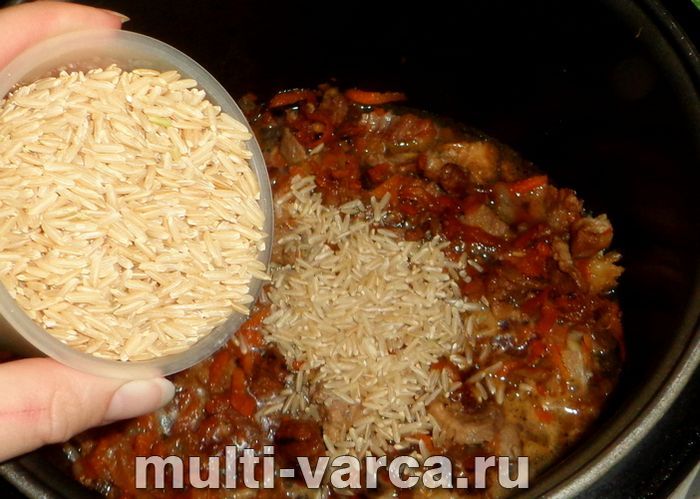 Індичка з бурим рисом у мультиварці