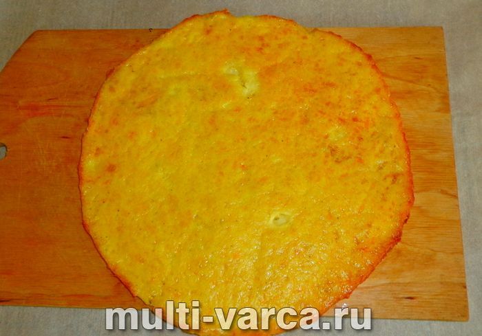 Яєчний рулет із фаршем і сиром