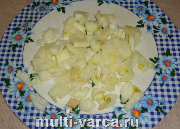 Картопля, тушкована в сметані в мультиварці