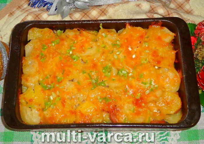 Картопляна запіканка з сосисками в духовці