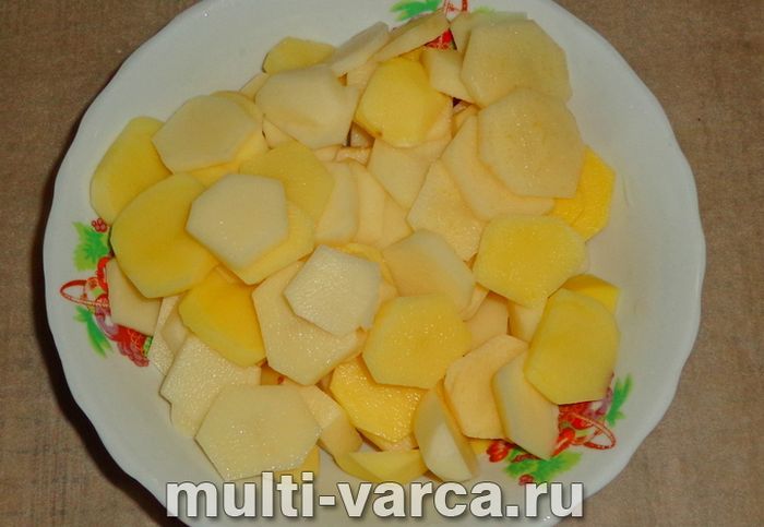 Картопляна запіканка з сосисками в духовці