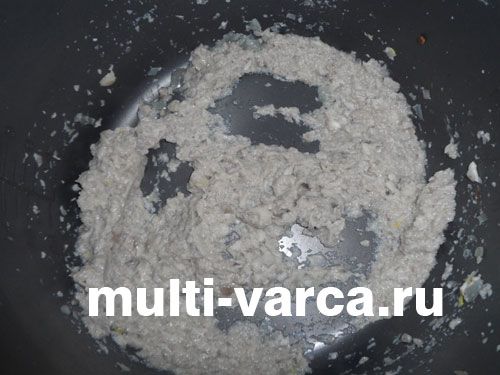 Картопляно-гречані котлети з грибним соусом у мультиварці