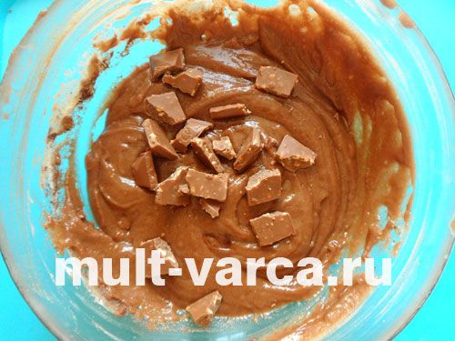 Кекс із вишнею та шоколадом у мультиварці