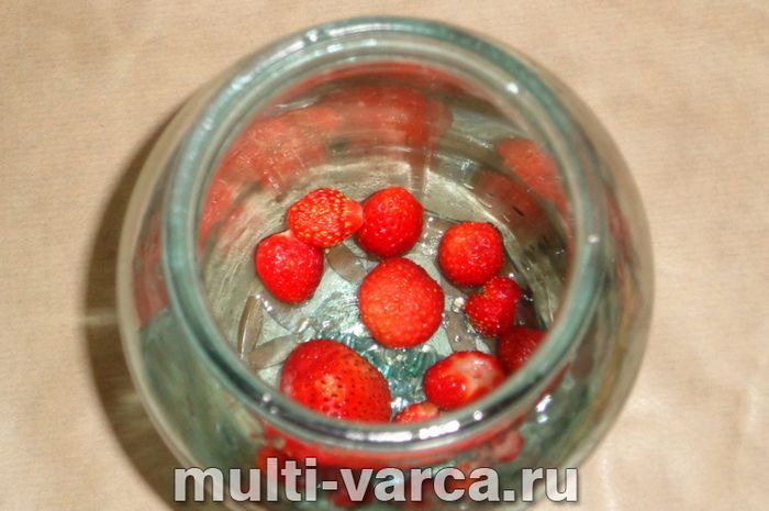 Компот із полуниці та малини на зиму