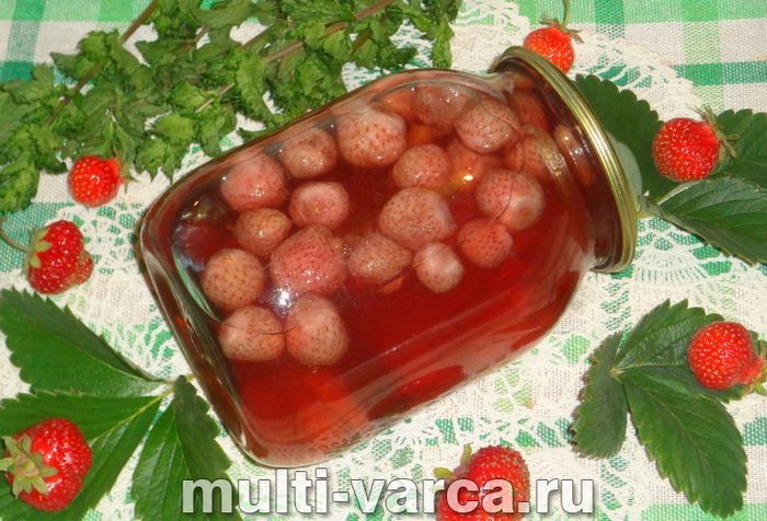 Компот із ревеню та полуниці