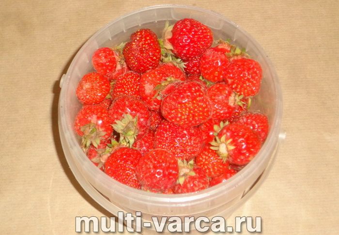 Компот із ревеню та полуниці