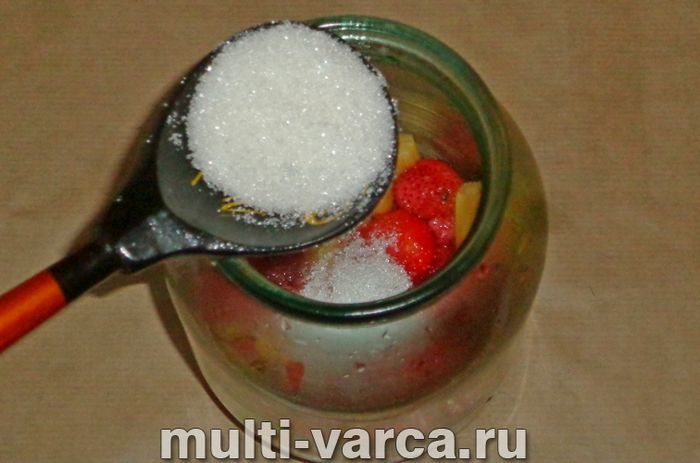 Компот із ревеню та полуниці