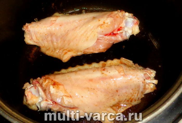 Крила індички з картоплею в мультиварці