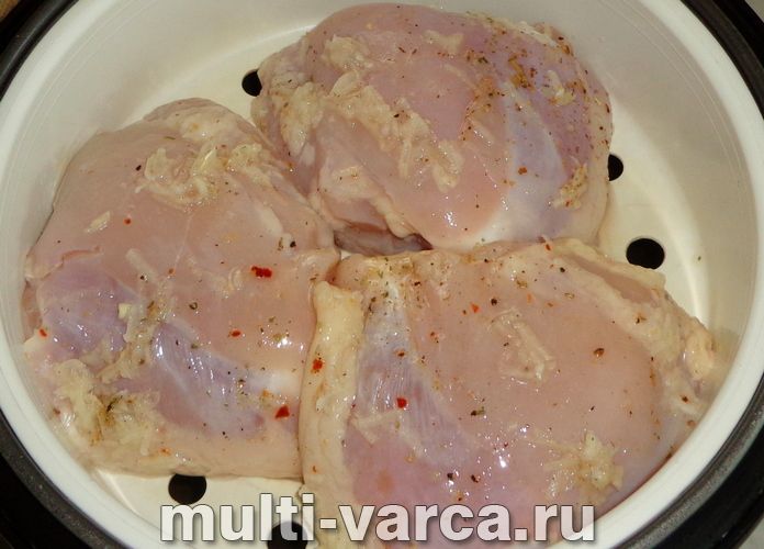 Курячі стегна на пару в мультиварці