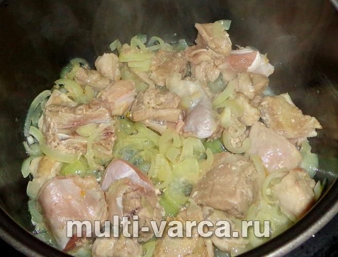 Курка з баклажанами в мультиварці