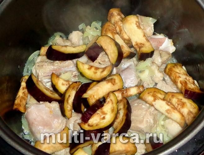 Курка з баклажанами в мультиварці