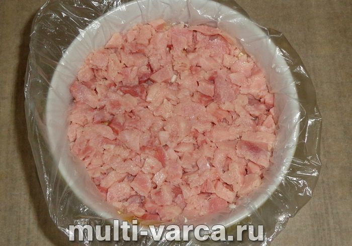 Листковий салат із буряком і шинкою