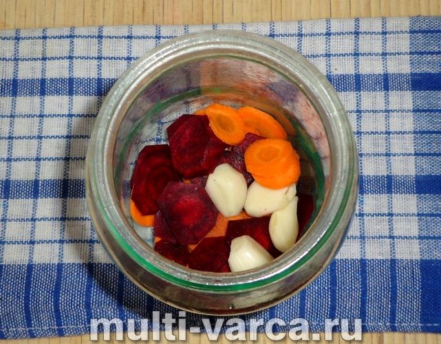 Маринована капуста з буряком на зиму