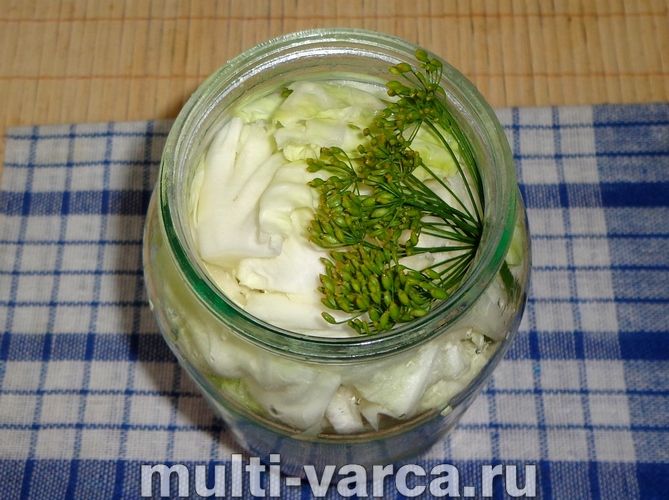 Маринована капуста з буряком на зиму