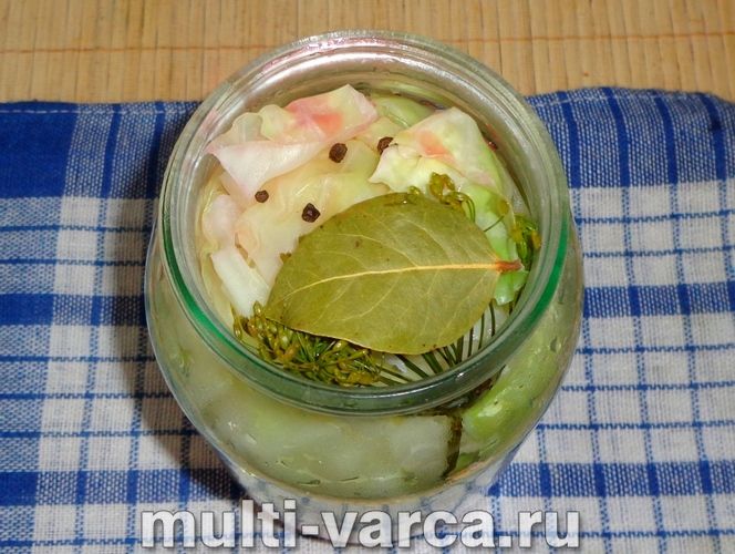 Маринована капуста з буряком на зиму