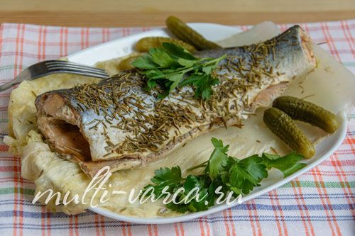 Паровий голець із розмарином і чаєм