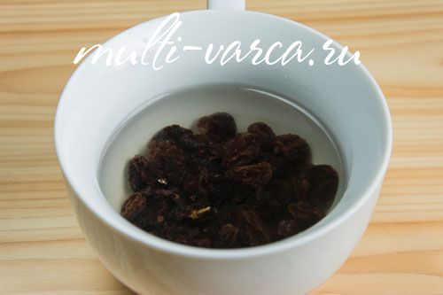 Печені яблука з маком і родзинками