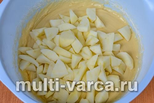 Пиріг із борошна, що самопіднімається, з яблуками