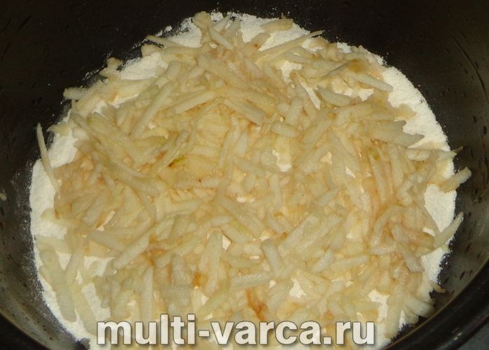 Пиріг «Три склянки» з яблуками в мультиварці