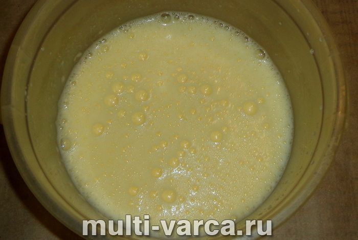 Пиріг зі згущеним молоком у мультиварці