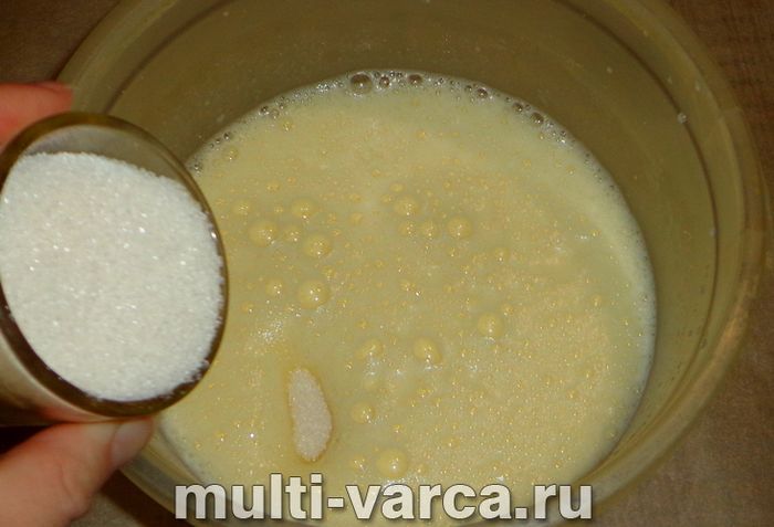 Пиріг зі згущеним молоком у мультиварці